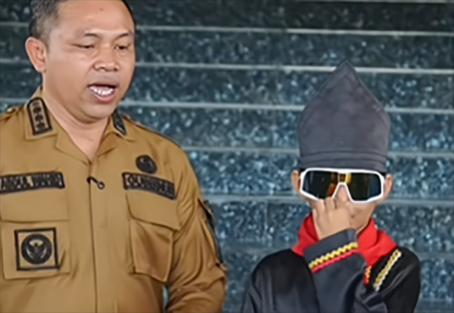 Gubernur Riau dan Dika, penari Pacu Jalur/Foto: tangkap layar TikTok news007tv